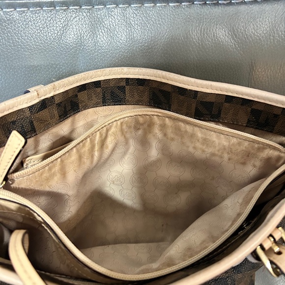 MK - Michael Kors Handbag EUC - Picture 9 of 11